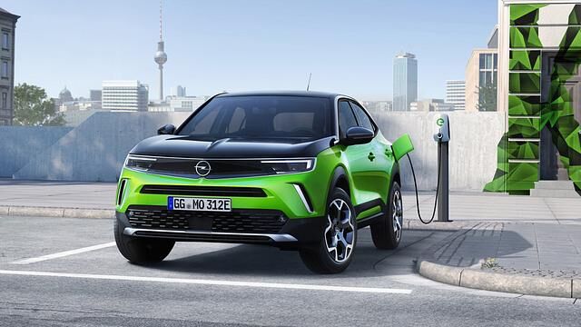 Neben konventionellen Motoren gibt es den Mokka auch mit E-Antrieb