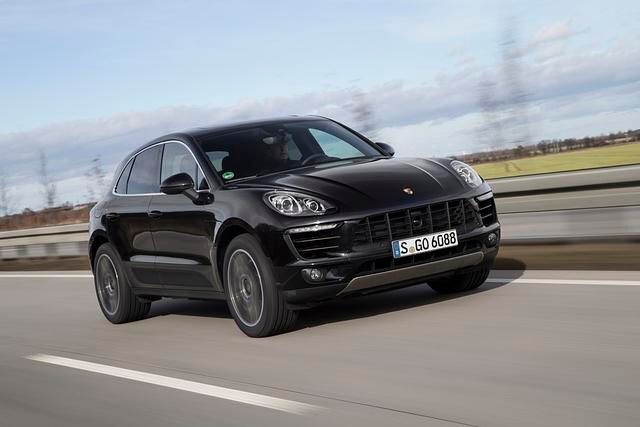 Optisch gelingt dem eng mit dem Audi Q5 verwandte Zuffenhausener ein guter Mix aus SUV- und Sportwagenelementen