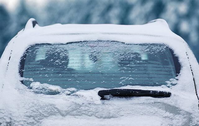 <h3 class='text-lg font-medium md:text-xl md:font-semibold'>Platz 10: Auto zu oft oder gar nicht waschen</h3><p>Der Winterschmutz kann nur den bereits angegriffenen Lack wirklich sch&auml;digen. Einer intakten Lackschicht am Fahrzeug passiert auch im Winter nichts. Deshalb &uuml;bersteht das Fahrzeug jeden Waschgang auch bei niedrigen Temperaturen. Man kann sein Auto beruhigt im Winter durch eine Waschanlage schicken und sollte auf andere Waschm&ouml;glichkeiten lieber verzichten.</p>