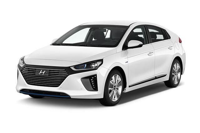 <h3 class='text-lg font-medium md:text-xl md:font-semibold'>Platz 7: Hyundai IONIQ</h3><p><a title="Tests & Erfahrungen Hyundai IONIQ" href="https://www.autoplenum.de/auto/hyundai/ioniq/kompaktwagen-2016">Zu den Tests & Erfahrungen mit dem Hyundai IONIQ&nbsp;</a></p>
<p>Der n&auml;chste Koreaner in unserer Liste: Hyundai Ioniq.</p>
<p><strong>Reichweite laut Hersteller:</strong> 280 Kilometer <br /><strong>Reale Reichweite:</strong> circa 120 Kilometer &ndash; getestet von Utopia</p>