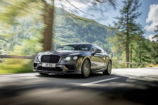 <h3 class='text-lg font-medium md:text-xl md:font-semibold'>Platz 4: Bentley Continental Supersports</h3><p><a title="Tests und Erfahrungen Bentley Continental Supersports" href="https://www.autoplenum.de/auto/bentley/continental-supersports/coupe-2017/6-0-w12-710-ps">Tests und Erfahrungen mit dem Bentley Continental Supersports</a></p>
<p>Platz 4 geht an den Bentley Continental Supersports. Der Brite genehmigt sich zwar 3,5 Sekunden f&uuml;r den Spurt von 0 auf 100, doch auch bei ihm sind die Rennstrecken-Gene ausgepr&auml;gt. Erst bei Tempo 336 ist f&uuml;r den Schluss f&uuml;r den Bentley. Unter der Haube schlummert ein dicker W12-Biturbo mit 710 PS. Einstiegspreis f&uuml;r den Continental Supersports: knapp <strong>265.000 Euro</strong>.</p>