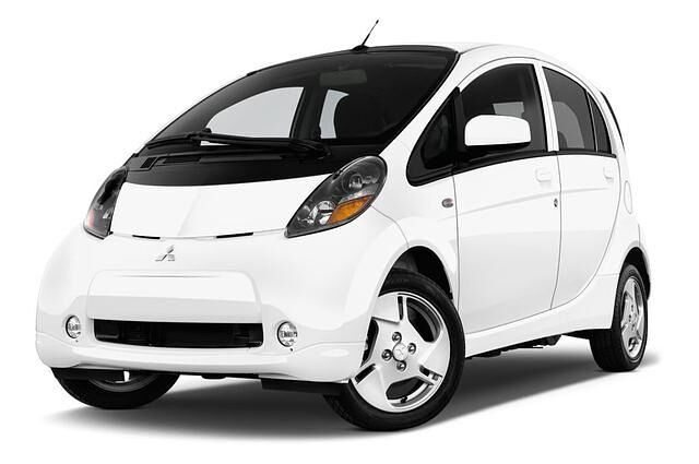 <h3 class='text-lg font-medium md:text-xl md:font-semibold'>Platz 5: Mitsubishi i-MiEV</h3><p><strong><a title="Tests und Erfahrungen Mitsubishi i-MiEV" href="https://www.autoplenum.de/auto/mitsubishi/i-miev/kleinwagen-2009">Tests und Erfahrungen mit dem Mitsubishi i-MiEV</a></strong></p>
<p>Der Elektro-Kleinstwagen basiert auf einem 2006 eingef&uuml;hrten K-Car aus dem Hause Mitsubishi. Seit 2016 wird er hierzulande nicht mehr offiziell vertrieben, da die Schwestermodelle vom PSA-Konzern an seine Stelle treten.<br /> <strong>Grundpreis: 23.790 Euro</strong></p>
<p>&nbsp;</p>