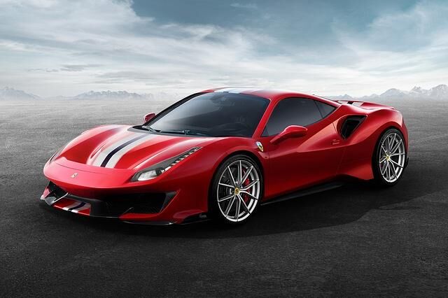 <h3 class='text-lg font-medium md:text-xl md:font-semibold'>Platz 7: Ferrari 488 Pista</h3><p>&nbsp;</p>
<p>Unser Platz 7 stammt aus Maranello und hei&szlig;t Ferrari 488 Pista. 720 PS sorgen f&uuml;r garantierten Fahrspa&szlig;, der bis &uuml;ber Tempo 340 anh&auml;lt. Die Marke von 100 km/h ist bereits nach 2,85 Sekunden erreicht. Der Renner aus dem Hause Ferrari soll ungef&auml;hr&nbsp;<strong>292.000 Euro</strong>&nbsp;kosten.</p>
