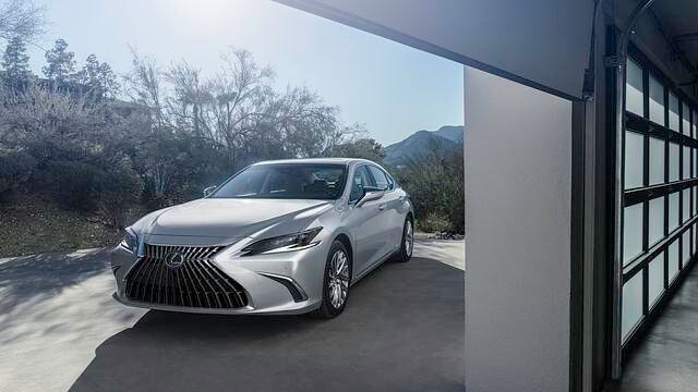 Lexus ES - Dezentes Facelift