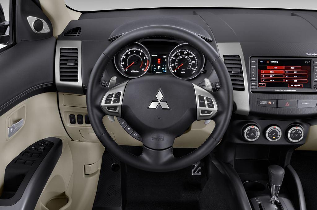 Mitsubishi Outlander (Baujahr 2010) - 5 Türen Lenkrad