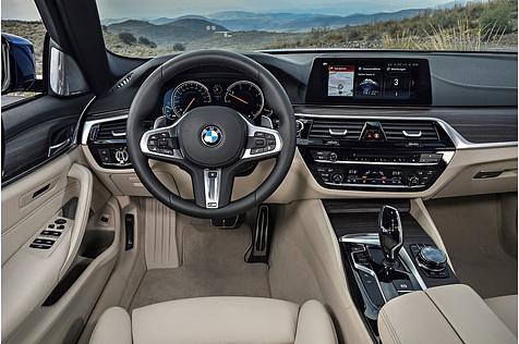 Das Cockpit des BMW 5er Touring