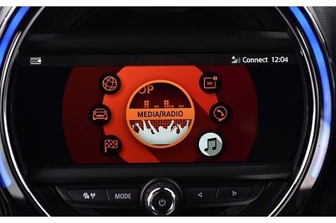 Das Infotainment bietet einiges