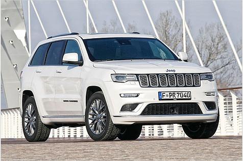 Neben den beiden Motoren, die es auch im Trailhawk gibt, ist der Summit (Bild) auch mit 5,7-Liter-V8-Benziner erhältlich