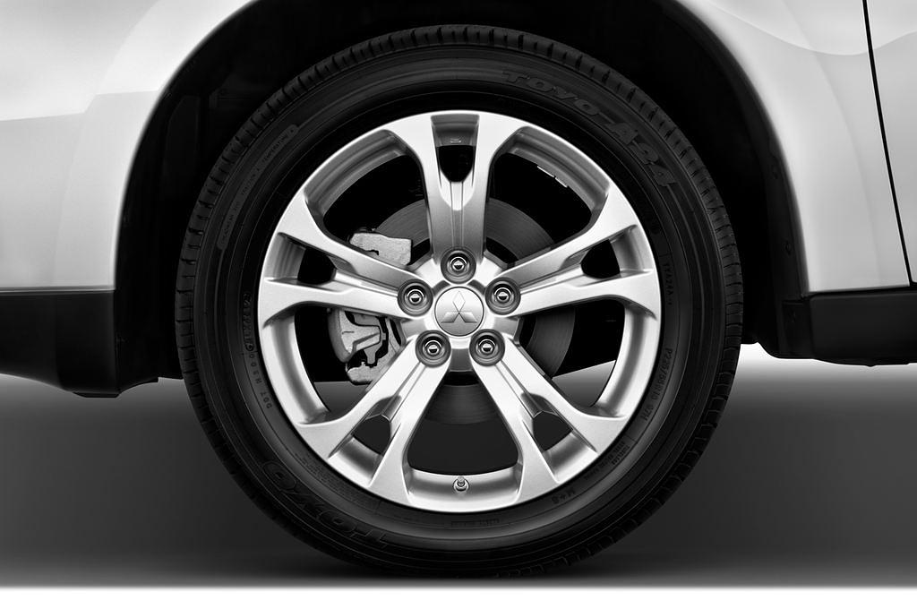 Mitsubishi Outlander (Baujahr 2013) INSTYLE 5 Türen Reifen und Felge