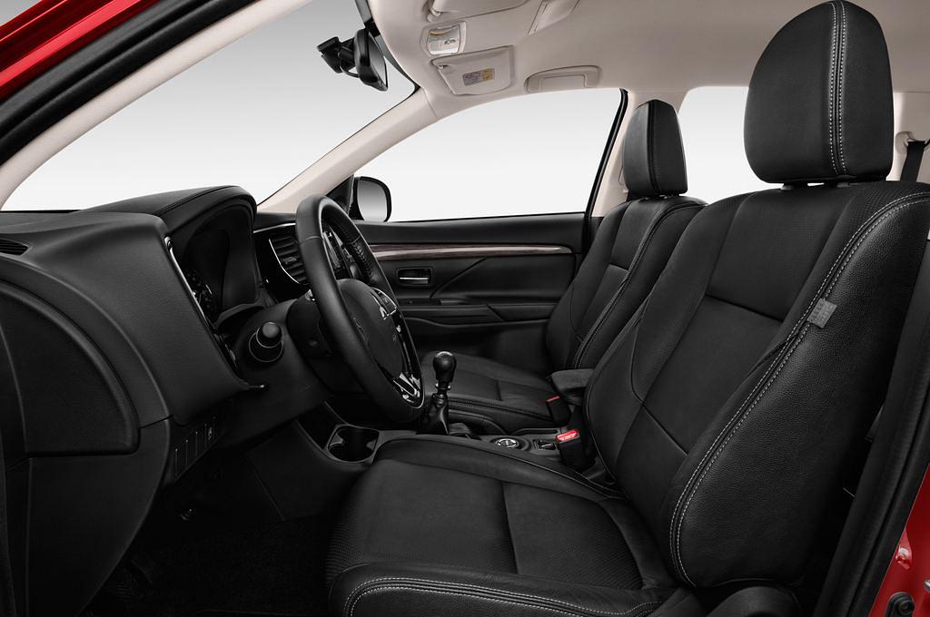 Mitsubishi Outlander (Baujahr 2016) Plus 5 Türen Vordersitze