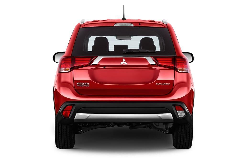 Mitsubishi Outlander (Baujahr 2016) Plus 5 Türen Heckansicht