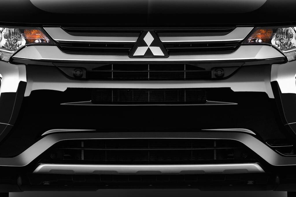 Mitsubishi Outlander (Baujahr 2016) - 5 Türen Kühlergrill und Scheinwerfer