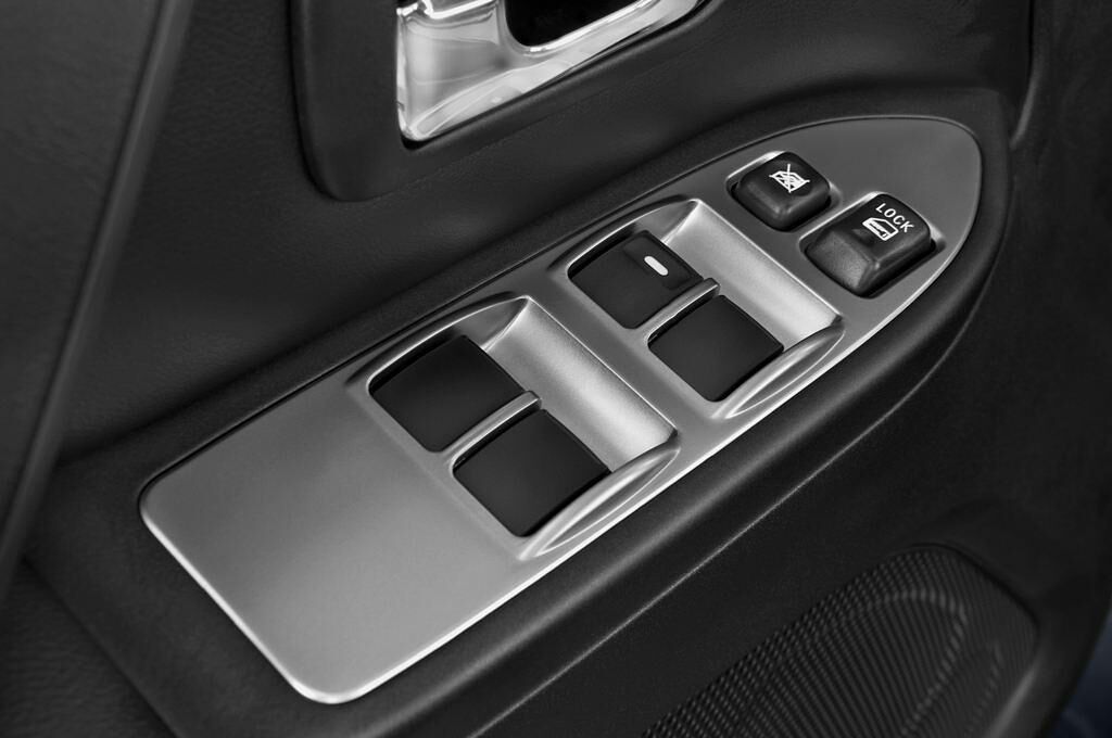 Mitsubishi Pajero (Baujahr 2010) Instyle 5 Türen Bedienungselemente Tür