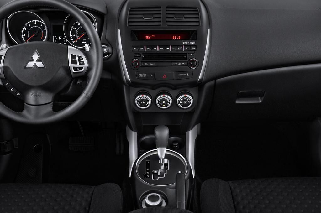 Mitsubishi ASX (Baujahr 2011) Invite 5 Türen Mittelkonsole