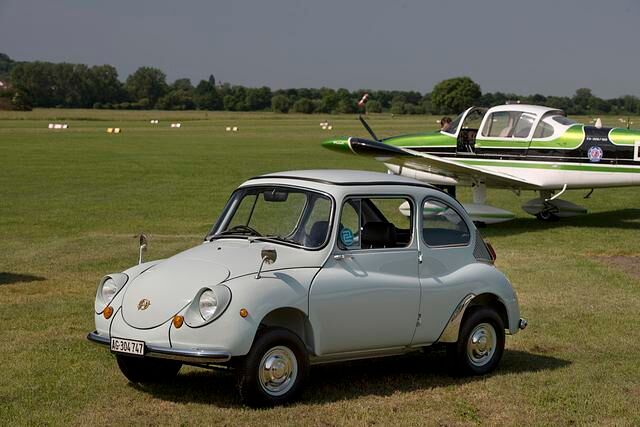 1958: Als erster in Großserie gebauter Subaru-Pkw wird der Typ 360 vorgestellt