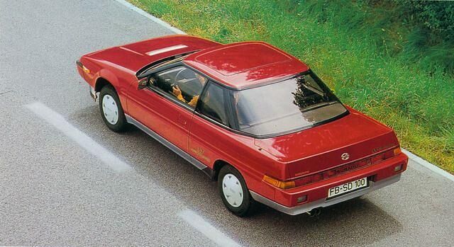 Mit dem keilförmigen Klappscheinwerfer-Sportcoupé XT verfügt Subaru 1985 über einen neuen Pulsbeschleuniger, der über einen Turbo-Motor verfügt