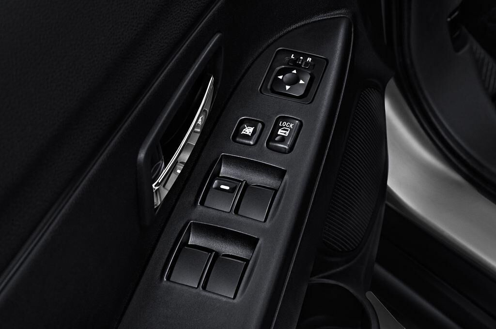 Mitsubishi ASX (Baujahr 2013) Instyle 5 Türen Bedienungselemente Tür