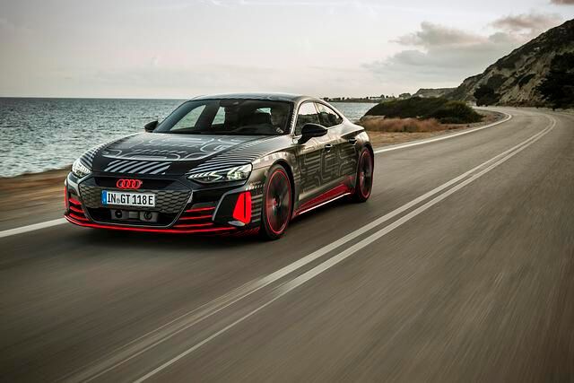 Prototypenfahrt im Audi RS e-tron GT  - Der Herr der Ringe 