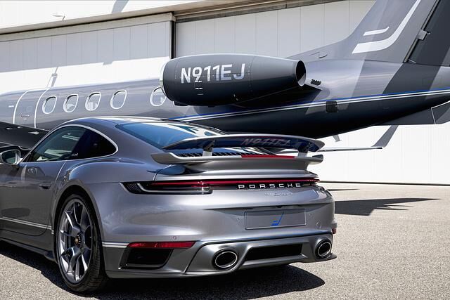 Nette Geste: Porsche bringt die Jet-Registrierungsnummer auf die Unterseite des Heckflügels an