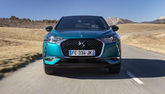 <h3 class='text-lg font-medium md:text-xl md:font-semibold'>Platz 3: DS3 Crossback</h3><p><!-- [if gte mso 9]><xml>
 <o:OfficeDocumentSettings>
  <o:AllowPNG/>
 </o:OfficeDocumentSettings>
</xml><![endif]--> <!-- [if gte mso 9]><xml>
 <w:WordDocument>
  <w:View>Normal</w:View>
  <w:Zoom>0</w:Zoom>
  <w:TrackMoves/>
  <w:TrackFormatting/>
  <w:HyphenationZone>21</w:HyphenationZone>
  <w:PunctuationKerning/>
  <w:ValidateAgainstSchemas/>
  <w:SaveIfXMLInvalid>false</w:SaveIfXMLInvalid>
  <w:IgnoreMixedContent>false</w:IgnoreMixedContent>
  <w:AlwaysShowPlaceholderText>false</w:AlwaysShowPlaceholderText>
  <w:DoNotPromoteQF/>
  <w:LidThemeOther>DE</w:LidThemeOther>
  <w:LidThemeAsian>X-NONE</w:LidThemeAsian>
  <w:LidThemeComplexScript>X-NONE</w:LidThemeComplexScript>
  <w:Compatibility>
   <w:BreakWrappedTables/>
   <w:SnapToGridInCell/>
   <w:WrapTextWithPunct/>
   <w:UseAsianBreakRules/>
   <w:DontGrowAutofit/>
   <w:SplitPgBreakAndParaMark/>
   <w:EnableOpenTypeKerning/>
   <w:DontFlipMirrorIndents/>
   <w:OverrideTableStyleHps/>
  </w:Compatibility>
  <m:mathPr>
   <m:mathFont m:val="Cambria Math"/>
   <m:brkBin m:val="before"/>
   <m:brkBinSub m:val="--"/>
   <m:smallFrac m:val="off"/>
   <m:dispDef/>
   <m:lMargin m:val="0"/>
   <m:rMargin m:val="0"/>
   <m:defJc m:val="centerGroup"/>
   <m:wrapIndent m:val="1440"/>
   <m:intLim m:val="subSup"/>
   <m:naryLim m:val="undOvr"/>
  </m:mathPr></w:WordDocument>
</xml><![endif]--><!-- [if gte mso 9]><xml>
 <w:LatentStyles DefLockedState="false" DefUnhideWhenUsed="false"
  DefSemiHidden="false" DefQFormat="false" DefPriority="99"
  LatentStyleCount="376">
  <w:LsdException Locked="false" Priority="0" QFormat="true" Name="Normal"/>
  <w:LsdException Locked="false" Priority="9" QFormat="true" Name="heading 1"/>
  <w:LsdException Locked="false" Priority="9" SemiHidden="true"
   UnhideWhenUsed="true" QFormat="true" Name="heading 2"/>
  <w:LsdException Locked="false" Priority="9" SemiHidden="true"
   UnhideWhenUsed="true" QFormat="true" Name="heading 3"/>
  <w:LsdException Locked="false" Priority="9" SemiHidden="true"
   UnhideWhenUsed="true" QFormat="true" Name="heading 4"/>
  <w:LsdException Locked="false" Priority="9" SemiHidden="true"
   UnhideWhenUsed="true" QFormat="true" Name="heading 5"/>
  <w:LsdException Locked="false" Priority="9" SemiHidden="true"
   UnhideWhenUsed="true" QFormat="true" Name="heading 6"/>
  <w:LsdException Locked="false" Priority="9" SemiHidden="true"
   UnhideWhenUsed="true" QFormat="true" Name="heading 7"/>
  <w:LsdException Locked="false" Priority="9" SemiHidden="true"
   UnhideWhenUsed="true" QFormat="true" Name="heading 8"/>
  <w:LsdException Locked="false" Priority="9" SemiHidden="true"
   UnhideWhenUsed="true" QFormat="true" Name="heading 9"/>
  <w:LsdException Locked="false" SemiHidden="true" UnhideWhenUsed="true"
   Name="index 1"/>
  <w:LsdException Locked="false" SemiHidden="true" UnhideWhenUsed="true"
   Name="index 2"/>
  <w:LsdException Locked="false" SemiHidden="true" UnhideWhenUsed="true"
   Name="index 3"/>
  <w:LsdException Locked="false" SemiHidden="true" UnhideWhenUsed="true"
   Name="index 4"/>
  <w:LsdException Locked="false" SemiHidden="true" UnhideWhenUsed="true"
   Name="index 5"/>
  <w:LsdException Locked="false" SemiHidden="true" UnhideWhenUsed="true"
   Name="index 6"/>
  <w:LsdException Locked="false" SemiHidden="true" UnhideWhenUsed="true"
   Name="index 7"/>
  <w:LsdException Locked="false" SemiHidden="true" UnhideWhenUsed="true"
   Name="index 8"/>
  <w:LsdException Locked="false" SemiHidden="true" UnhideWhenUsed="true"
   Name="index 9"/>
  <w:LsdException Locked="false" Priority="39" SemiHidden="true"
   UnhideWhenUsed="true" Name="toc 1"/>
  <w:LsdException Locked="false" Priority="39" SemiHidden="true"
   UnhideWhenUsed="true" Name="toc 2"/>
  <w:LsdException Locked="false" Priority="39" SemiHidden="true"
   UnhideWhenUsed="true" Name="toc 3"/>
  <w:LsdException Locked="false" Priority="39" SemiHidden="true"
   UnhideWhenUsed="true" Name="toc 4"/>
  <w:LsdException Locked="false" Priority="39" SemiHidden="true"
   UnhideWhenUsed="true" Name="toc 5"/>
  <w:LsdException Locked="false" Priority="39" SemiHidden="true"
   UnhideWhenUsed="true" Name="toc 6"/>
  <w:LsdException Locked="false" Priority="39" SemiHidden="true"
   UnhideWhenUsed="true" Name="toc 7"/>
  <w:LsdException Locked="false" Priority="39" SemiHidden="true"
   UnhideWhenUsed="true" Name="toc 8"/>
  <w:LsdException Locked="false" Priority="39" SemiHidden="true"
   UnhideWhenUsed="true" Name="toc 9"/>
  <w:LsdException Locked="false" SemiHidden="true" UnhideWhenUsed="true"
   Name="Normal Indent"/>
  <w:LsdException Locked="false" SemiHidden="true" UnhideWhenUsed="true"
   Name="footnote text"/>
  <w:LsdException Locked="false" SemiHidden="true" UnhideWhenUsed="true"
   Name="annotation text"/>
  <w:LsdException Locked="false" SemiHidden="true" UnhideWhenUsed="true"
   Name="header"/>
  <w:LsdException Locked="false" SemiHidden="true" UnhideWhenUsed="true"
   Name="footer"/>
  <w:LsdException Locked="false" SemiHidden="true" UnhideWhenUsed="true"
   Name="index heading"/>
  <w:LsdException Locked="false" Priority="35" SemiHidden="true"
   UnhideWhenUsed="true" QFormat="true" Name="caption"/>
  <w:LsdException Locked="false" SemiHidden="true" UnhideWhenUsed="true"
   Name="table of figures"/>
  <w:LsdException Locked="false" SemiHidden="true" UnhideWhenUsed="true"
   Name="envelope address"/>
  <w:LsdException Locked="false" SemiHidden="true" UnhideWhenUsed="true"
   Name="envelope return"/>
  <w:LsdException Locked="false" SemiHidden="true" UnhideWhenUsed="true"
   Name="footnote reference"/>
  <w:LsdException Locked="false" SemiHidden="true" UnhideWhenUsed="true"
   Name="annotation reference"/>
  <w:LsdException Locked="false" SemiHidden="true" UnhideWhenUsed="true"
   Name="line number"/>
  <w:LsdException Locked="false" SemiHidden="true" UnhideWhenUsed="true"
   Name="page number"/>
  <w:LsdException Locked="false" SemiHidden="true" UnhideWhenUsed="true"
   Name="endnote reference"/>
  <w:LsdException Locked="false" SemiHidden="true" UnhideWhenUsed="true"
   Name="endnote text"/>
  <w:LsdException Locked="false" SemiHidden="true" UnhideWhenUsed="true"
   Name="table of authorities"/>
  <w:LsdException Locked="false" SemiHidden="true" UnhideWhenUsed="true"
   Name="macro"/>
  <w:LsdException Locked="false" SemiHidden="true" UnhideWhenUsed="true"
   Name="toa heading"/>
  <w:LsdException Locked="false" SemiHidden="true" UnhideWhenUsed="true"
   Name="List"/>
  <w:LsdException Locked="false" SemiHidden="true" UnhideWhenUsed="true"
   Name="List Bullet"/>
  <w:LsdException Locked="false" SemiHidden="true" UnhideWhenUsed="true"
   Name="List Number"/>
  <w:LsdException Locked="false" SemiHidden="true" UnhideWhenUsed="true"
   Name="List 2"/>
  <w:LsdException Locked="false" SemiHidden="true" UnhideWhenUsed="true"
   Name="List 3"/>
  <w:LsdException Locked="false" SemiHidden="true" UnhideWhenUsed="true"
   Name="List 4"/>
  <w:LsdException Locked="false" SemiHidden="true" UnhideWhenUsed="true"
   Name="List 5"/>
  <w:LsdException Locked="false" SemiHidden="true" UnhideWhenUsed="true"
   Name="List Bullet 2"/>
  <w:LsdException Locked="false" SemiHidden="true" UnhideWhenUsed="true"
   Name="List Bullet 3"/>
  <w:LsdException Locked="false" SemiHidden="true" UnhideWhenUsed="true"
   Name="List Bullet 4"/>
  <w:LsdException Locked="false" SemiHidden="true" UnhideWhenUsed="true"
   Name="List Bullet 5"/>
  <w:LsdException Locked="false" SemiHidden="true" UnhideWhenUsed="true"
   Name="List Number 2"/>
  <w:LsdException Locked="false" SemiHidden="true" UnhideWhenUsed="true"
   Name="List Number 3"/>
  <w:LsdException Locked="false" SemiHidden="true" UnhideWhenUsed="true"
   Name="List Number 4"/>
  <w:LsdException Locked="false" SemiHidden="true" UnhideWhenUsed="true"
   Name="List Number 5"/>
  <w:LsdException Locked="false" Priority="10" QFormat="true" Name="Title"/>
  <w:LsdException Locked="false" SemiHidden="true" UnhideWhenUsed="true"
   Name="Closing"/>
  <w:LsdException Locked="false" SemiHidden="true" UnhideWhenUsed="true"
   Name="Signature"/>
  <w:LsdException Locked="false" Priority="1" SemiHidden="true"
   UnhideWhenUsed="true" Name="Default Paragraph Font"/>
  <w:LsdException Locked="false" SemiHidden="true" UnhideWhenUsed="true"
   Name="Body Text"/>
  <w:LsdException Locked="false" SemiHidden="true" UnhideWhenUsed="true"
   Name="Body Text Indent"/>
  <w:LsdException Locked="false" SemiHidden="true" UnhideWhenUsed="true"
   Name="List Continue"/>
  <w:LsdException Locked="false" SemiHidden="true" UnhideWhenUsed="true"
   Name="List Continue 2"/>
  <w:LsdException Locked="false" SemiHidden="true" UnhideWhenUsed="true"
   Name="List Continue 3"/>
  <w:LsdException Locked="false" SemiHidden="true" UnhideWhenUsed="true"
   Name="List Continue 4"/>
  <w:LsdException Locked="false" SemiHidden="true" UnhideWhenUsed="true"
   Name="List Continue 5"/>
  <w:LsdException Locked="false" SemiHidden="true" UnhideWhenUsed="true"
   Name="Message Header"/>
  <w:LsdException Locked="false" Priority="11" QFormat="true" Name="Subtitle"/>
  <w:LsdException Locked="false" SemiHidden="true" UnhideWhenUsed="true"
   Name="Salutation"/>
  <w:LsdException Locked="false" SemiHidden="true" UnhideWhenUsed="true"
   Name="Date"/>
  <w:LsdException Locked="false" SemiHidden="true" UnhideWhenUsed="true"
   Name="Body Text First Indent"/>
  <w:LsdException Locked="false" SemiHidden="true" UnhideWhenUsed="true"
   Name="Body Text First Indent 2"/>
  <w:LsdException Locked="false" SemiHidden="true" UnhideWhenUsed="true"
   Name="Note Heading"/>
  <w:LsdException Locked="false" SemiHidden="true" UnhideWhenUsed="true"
   Name="Body Text 2"/>
  <w:LsdException Locked="false" SemiHidden="true" UnhideWhenUsed="true"
   Name="Body Text 3"/>
  <w:LsdException Locked="false" SemiHidden="true" UnhideWhenUsed="true"
   Name="Body Text Indent 2"/>
  <w:LsdException Locked="false" SemiHidden="true" UnhideWhenUsed="true"
   Name="Body Text Indent 3"/>
  <w:LsdException Locked="false" SemiHidden="true" UnhideWhenUsed="true"
   Name="Block Text"/>
  <w:LsdException Locked="false" SemiHidden="true" UnhideWhenUsed="true"
   Name="Hyperlink"/>
  <w:LsdException Locked="false" SemiHidden="true" UnhideWhenUsed="true"
   Name="FollowedHyperlink"/>
  <w:LsdException Locked="false" Priority="22" QFormat="true" Name="Strong"/>
  <w:LsdException Locked="false" Priority="20" QFormat="true" Name="Emphasis"/>
  <w:LsdException Locked="false" SemiHidden="true" UnhideWhenUsed="true"
   Name="Document Map"/>
  <w:LsdException Locked="false" SemiHidden="true" UnhideWhenUsed="true"
   Name="Plain Text"/>
  <w:LsdException Locked="false" SemiHidden="true" UnhideWhenUsed="true"
   Name="E-mail Signature"/>
  <w:LsdException Locked="false" SemiHidden="true" UnhideWhenUsed="true"
   Name="HTML Top of Form"/>
  <w:LsdException Locked="false" SemiHidden="true" UnhideWhenUsed="true"
   Name="HTML Bottom of Form"/>
  <w:LsdException Locked="false" SemiHidden="true" UnhideWhenUsed="true"
   Name="Normal (Web)"/>
  <w:LsdException Locked="false" SemiHidden="true" UnhideWhenUsed="true"
   Name="HTML Acronym"/>
  <w:LsdException Locked="false" SemiHidden="true" UnhideWhenUsed="true"
   Name="HTML Address"/>
  <w:LsdException Locked="false" SemiHidden="true" UnhideWhenUsed="true"
   Name="HTML Cite"/>
  <w:LsdException Locked="false" SemiHidden="true" UnhideWhenUsed="true"
   Name="HTML Code"/>
  <w:LsdException Locked="false" SemiHidden="true" UnhideWhenUsed="true"
   Name="HTML Definition"/>
  <w:LsdException Locked="false" SemiHidden="true" UnhideWhenUsed="true"
   Name="HTML Keyboard"/>
  <w:LsdException Locked="false" SemiHidden="true" UnhideWhenUsed="true"
   Name="HTML Preformatted"/>
  <w:LsdException Locked="false" SemiHidden="true" UnhideWhenUsed="true"
   Name="HTML Sample"/>
  <w:LsdException Locked="false" SemiHidden="true" UnhideWhenUsed="true"
   Name="HTML Typewriter"/>
  <w:LsdException Locked="false" SemiHidden="true" UnhideWhenUsed="true"
   Name="HTML Variable"/>
  <w:LsdException Locked="false" SemiHidden="true" UnhideWhenUsed="true"
   Name="Normal Table"/>
  <w:LsdException Locked="false" SemiHidden="true" UnhideWhenUsed="true"
   Name="annotation subject"/>
  <w:LsdException Locked="false" SemiHidden="true" UnhideWhenUsed="true"
   Name="No List"/>
  <w:LsdException Locked="false" SemiHidden="true" UnhideWhenUsed="true"
   Name="Outline List 1"/>
  <w:LsdException Locked="false" SemiHidden="true" UnhideWhenUsed="true"
   Name="Outline List 2"/>
  <w:LsdException Locked="false" SemiHidden="true" UnhideWhenUsed="true"
   Name="Outline List 3"/>
  <w:LsdException Locked="false" SemiHidden="true" UnhideWhenUsed="true"
   Name="Table Simple 1"/>
  <w:LsdException Locked="false" SemiHidden="true" UnhideWhenUsed="true"
   Name="Table Simple 2"/>
  <w:LsdException Locked="false" SemiHidden="true" UnhideWhenUsed="true"
   Name="Table Simple 3"/>
  <w:LsdException Locked="false" SemiHidden="true" UnhideWhenUsed="true"
   Name="Table Classic 1"/>
  <w:LsdException Locked="false" SemiHidden="true" UnhideWhenUsed="true"
   Name="Table Classic 2"/>
  <w:LsdException Locked="false" SemiHidden="true" UnhideWhenUsed="true"
   Name="Table Classic 3"/>
  <w:LsdException Locked="false" SemiHidden="true" UnhideWhenUsed="true"
   Name="Table Classic 4"/>
  <w:LsdException Locked="false" SemiHidden="true" UnhideWhenUsed="true"
   Name="Table Colorful 1"/>
  <w:LsdException Locked="false" SemiHidden="true" UnhideWhenUsed="true"
   Name="Table Colorful 2"/>
  <w:LsdException Locked="false" SemiHidden="true" UnhideWhenUsed="true"
   Name="Table Colorful 3"/>
  <w:LsdException Locked="false" SemiHidden="true" UnhideWhenUsed="true"
   Name="Table Columns 1"/>
  <w:LsdException Locked="false" SemiHidden="true" UnhideWhenUsed="true"
   Name="Table Columns 2"/>
  <w:LsdException Locked="false" SemiHidden="true" UnhideWhenUsed="true"
   Name="Table Columns 3"/>
  <w:LsdException Locked="false" SemiHidden="true" UnhideWhenUsed="true"
   Name="Table Columns 4"/>
  <w:LsdException Locked="false" SemiHidden="true" UnhideWhenUsed="true"
   Name="Table Columns 5"/>
  <w:LsdException Locked="false" SemiHidden="true" UnhideWhenUsed="true"
   Name="Table Grid 1"/>
  <w:LsdException Locked="false" SemiHidden="true" UnhideWhenUsed="true"
   Name="Table Grid 2"/>
  <w:LsdException Locked="false" SemiHidden="true" UnhideWhenUsed="true"
   Name="Table Grid 3"/>
  <w:LsdException Locked="false" SemiHidden="true" UnhideWhenUsed="true"
   Name="Table Grid 4"/>
  <w:LsdException Locked="false" SemiHidden="true" UnhideWhenUsed="true"
   Name="Table Grid 5"/>
  <w:LsdException Locked="false" SemiHidden="true" UnhideWhenUsed="true"
   Name="Table Grid 6"/>
  <w:LsdException Locked="false" SemiHidden="true" UnhideWhenUsed="true"
   Name="Table Grid 7"/>
  <w:LsdException Locked="false" SemiHidden="true" UnhideWhenUsed="true"
   Name="Table Grid 8"/>
  <w:LsdException Locked="false" SemiHidden="true" UnhideWhenUsed="true"
   Name="Table List 1"/>
  <w:LsdException Locked="false" SemiHidden="true" UnhideWhenUsed="true"
   Name="Table List 2"/>
  <w:LsdException Locked="false" SemiHidden="true" UnhideWhenUsed="true"
   Name="Table List 3"/>
  <w:LsdException Locked="false" SemiHidden="true" UnhideWhenUsed="true"
   Name="Table List 4"/>
  <w:LsdException Locked="false" SemiHidden="true" UnhideWhenUsed="true"
   Name="Table List 5"/>
  <w:LsdException Locked="false" SemiHidden="true" UnhideWhenUsed="true"
   Name="Table List 6"/>
  <w:LsdException Locked="false" SemiHidden="true" UnhideWhenUsed="true"
   Name="Table List 7"/>
  <w:LsdException Locked="false" SemiHidden="true" UnhideWhenUsed="true"
   Name="Table List 8"/>
  <w:LsdException Locked="false" SemiHidden="true" UnhideWhenUsed="true"
   Name="Table 3D effects 1"/>
  <w:LsdException Locked="false" SemiHidden="true" UnhideWhenUsed="true"
   Name="Table 3D effects 2"/>
  <w:LsdException Locked="false" SemiHidden="true" UnhideWhenUsed="true"
   Name="Table 3D effects 3"/>
  <w:LsdException Locked="false" SemiHidden="true" UnhideWhenUsed="true"
   Name="Table Contemporary"/>
  <w:LsdException Locked="false" SemiHidden="true" UnhideWhenUsed="true"
   Name="Table Elegant"/>
  <w:LsdException Locked="false" SemiHidden="true" UnhideWhenUsed="true"
   Name="Table Professional"/>
  <w:LsdException Locked="false" SemiHidden="true" UnhideWhenUsed="true"
   Name="Table Subtle 1"/>
  <w:LsdException Locked="false" SemiHidden="true" UnhideWhenUsed="true"
   Name="Table Subtle 2"/>
  <w:LsdException Locked="false" SemiHidden="true" UnhideWhenUsed="true"
   Name="Table Web 1"/>
  <w:LsdException Locked="false" SemiHidden="true" UnhideWhenUsed="true"
   Name="Table Web 2"/>
  <w:LsdException Locked="false" SemiHidden="true" UnhideWhenUsed="true"
   Name="Table Web 3"/>
  <w:LsdException Locked="false" SemiHidden="true" UnhideWhenUsed="true"
   Name="Balloon Text"/>
  <w:LsdException Locked="false" Priority="39" Name="Table Grid"/>
  <w:LsdException Locked="false" SemiHidden="true" UnhideWhenUsed="true"
   Name="Table Theme"/>
  <w:LsdException Locked="false" SemiHidden="true" Name="Placeholder Text"/>
  <w:LsdException Locked="false" Priority="1" QFormat="true" Name="No Spacing"/>
  <w:LsdException Locked="false" Priority="60" Name="Light Shading"/>
  <w:LsdException Locked="false" Priority="61" Name="Light List"/>
  <w:LsdException Locked="false" Priority="62" Name="Light Grid"/>
  <w:LsdException Locked="false" Priority="63" Name="Medium Shading 1"/>
  <w:LsdException Locked="false" Priority="64" Name="Medium Shading 2"/>
  <w:LsdException Locked="false" Priority="65" Name="Medium List 1"/>
  <w:LsdException Locked="false" Priority="66" Name="Medium List 2"/>
  <w:LsdException Locked="false" Priority="67" Name="Medium Grid 1"/>
  <w:LsdException Locked="false" Priority="68" Name="Medium Grid 2"/>
  <w:LsdException Locked="false" Priority="69" Name="Medium Grid 3"/>
  <w:LsdException Locked="false" Priority="70" Name="Dark List"/>
  <w:LsdException Locked="false" Priority="71" Name="Colorful Shading"/>
  <w:LsdException Locked="false" Priority="72" Name="Colorful List"/>
  <w:LsdException Locked="false" Priority="73" Name="Colorful Grid"/>
  <w:LsdException Locked="false" Priority="60" Name="Light Shading Accent 1"/>
  <w:LsdException Locked="false" Priority="61" Name="Light List Accent 1"/>
  <w:LsdException Locked="false" Priority="62" Name="Light Grid Accent 1"/>
  <w:LsdException Locked="false" Priority="63" Name="Medium Shading 1 Accent 1"/>
  <w:LsdException Locked="false" Priority="64" Name="Medium Shading 2 Accent 1"/>
  <w:LsdException Locked="false" Priority="65" Name="Medium List 1 Accent 1"/>
  <w:LsdException Locked="false" SemiHidden="true" Name="Revision"/>
  <w:LsdException Locked="false" Priority="34" QFormat="true"
   Name="List Paragraph"/>
  <w:LsdException Locked="false" Priority="29" QFormat="true" Name="Quote"/>
  <w:LsdException Locked="false" Priority="30" QFormat="true"
   Name="Intense Quote"/>
  <w:LsdException Locked="false" Priority="66" Name="Medium List 2 Accent 1"/>
  <w:LsdException Locked="false" Priority="67" Name="Medium Grid 1 Accent 1"/>
  <w:LsdException Locked="false" Priority="68" Name="Medium Grid 2 Accent 1"/>
  <w:LsdException Locked="false" Priority="69" Name="Medium Grid 3 Accent 1"/>
  <w:LsdException Locked="false" Priority="70" Name="Dark List Accent 1"/>
  <w:LsdException Locked="false" Priority="71" Name="Colorful Shading Accent 1"/>
  <w:LsdException Locked="false" Priority="72" Name="Colorful List Accent 1"/>
  <w:LsdException Locked="false" Priority="73" Name="Colorful Grid Accent 1"/>
  <w:LsdException Locked="false" Priority="60" Name="Light Shading Accent 2"/>
  <w:LsdException Locked="false" Priority="61" Name="Light List Accent 2"/>
  <w:LsdException Locked="false" Priority="62" Name="Light Grid Accent 2"/>
  <w:LsdException Locked="false" Priority="63" Name="Medium Shading 1 Accent 2"/>
  <w:LsdException Locked="false" Priority="64" Name="Medium Shading 2 Accent 2"/>
  <w:LsdException Locked="false" Priority="65" Name="Medium List 1 Accent 2"/>
  <w:LsdException Locked="false" Priority="66" Name="Medium List 2 Accent 2"/>
  <w:LsdException Locked="false" Priority="67" Name="Medium Grid 1 Accent 2"/>
  <w:LsdException Locked="false" Priority="68" Name="Medium Grid 2 Accent 2"/>
  <w:LsdException Locked="false" Priority="69" Name="Medium Grid 3 Accent 2"/>
  <w:LsdException Locked="false" Priority="70" Name="Dark List Accent 2"/>
  <w:LsdException Locked="false" Priority="71" Name="Colorful Shading Accent 2"/>
  <w:LsdException Locked="false" Priority="72" Name="Colorful List Accent 2"/>
  <w:LsdException Locked="false" Priority="73" Name="Colorful Grid Accent 2"/>
  <w:LsdException Locked="false" Priority="60" Name="Light Shading Accent 3"/>
  <w:LsdException Locked="false" Priority="61" Name="Light List Accent 3"/>
  <w:LsdException Locked="false" Priority="62" Name="Light Grid Accent 3"/>
  <w:LsdException Locked="false" Priority="63" Name="Medium Shading 1 Accent 3"/>
  <w:LsdException Locked="false" Priority="64" Name="Medium Shading 2 Accent 3"/>
  <w:LsdException Locked="false" Priority="65" Name="Medium List 1 Accent 3"/>
  <w:LsdException Locked="false" Priority="66" Name="Medium List 2 Accent 3"/>
  <w:LsdException Locked="false" Priority="67" Name="Medium Grid 1 Accent 3"/>
  <w:LsdException Locked="false" Priority="68" Name="Medium Grid 2 Accent 3"/>
  <w:LsdException Locked="false" Priority="69" Name="Medium Grid 3 Accent 3"/>
  <w:LsdException Locked="false" Priority="70" Name="Dark List Accent 3"/>
  <w:LsdException Locked="false" Priority="71" Name="Colorful Shading Accent 3"/>
  <w:LsdException Locked="false" Priority="72" Name="Colorful List Accent 3"/>
  <w:LsdException Locked="false" Priority="73" Name="Colorful Grid Accent 3"/>
  <w:LsdException Locked="false" Priority="60" Name="Light Shading Accent 4"/>
  <w:LsdException Locked="false" Priority="61" Name="Light List Accent 4"/>
  <w:LsdException Locked="false" Priority="62" Name="Light Grid Accent 4"/>
  <w:LsdException Locked="false" Priority="63" Name="Medium Shading 1 Accent 4"/>
  <w:LsdException Locked="false" Priority="64" Name="Medium Shading 2 Accent 4"/>
  <w:LsdException Locked="false" Priority="65" Name="Medium List 1 Accent 4"/>
  <w:LsdException Locked="false" Priority="66" Name="Medium List 2 Accent 4"/>
  <w:LsdException Locked="false" Priority="67" Name="Medium Grid 1 Accent 4"/>
  <w:LsdException Locked="false" Priority="68" Name="Medium Grid 2 Accent 4"/>
  <w:LsdException Locked="false" Priority="69" Name="Medium Grid 3 Accent 4"/>
  <w:LsdException Locked="false" Priority="70" Name="Dark List Accent 4"/>
  <w:LsdException Locked="false" Priority="71" Name="Colorful Shading Accent 4"/>
  <w:LsdException Locked="false" Priority="72" Name="Colorful List Accent 4"/>
  <w:LsdException Locked="false" Priority="73" Name="Colorful Grid Accent 4"/>
  <w:LsdException Locked="false" Priority="60" Name="Light Shading Accent 5"/>
  <w:LsdException Locked="false" Priority="61" Name="Light List Accent 5"/>
  <w:LsdException Locked="false" Priority="62" Name="Light Grid Accent 5"/>
  <w:LsdException Locked="false" Priority="63" Name="Medium Shading 1 Accent 5"/>
  <w:LsdException Locked="false" Priority="64" Name="Medium Shading 2 Accent 5"/>
  <w:LsdException Locked="false" Priority="65" Name="Medium List 1 Accent 5"/>
  <w:LsdException Locked="false" Priority="66" Name="Medium List 2 Accent 5"/>
  <w:LsdException Locked="false" Priority="67" Name="Medium Grid 1 Accent 5"/>
  <w:LsdException Locked="false" Priority="68" Name="Medium Grid 2 Accent 5"/>
  <w:LsdException Locked="false" Priority="69" Name="Medium Grid 3 Accent 5"/>
  <w:LsdException Locked="false" Priority="70" Name="Dark List Accent 5"/>
  <w:LsdException Locked="false" Priority="71" Name="Colorful Shading Accent 5"/>
  <w:LsdException Locked="false" Priority="72" Name="Colorful List Accent 5"/>
  <w:LsdException Locked="false" Priority="73" Name="Colorful Grid Accent 5"/>
  <w:LsdException Locked="false" Priority="60" Name="Light Shading Accent 6"/>
  <w:LsdException Locked="false" Priority="61" Name="Light List Accent 6"/>
  <w:LsdException Locked="false" Priority="62" Name="Light Grid Accent 6"/>
  <w:LsdException Locked="false" Priority="63" Name="Medium Shading 1 Accent 6"/>
  <w:LsdException Locked="false" Priority="64" Name="Medium Shading 2 Accent 6"/>
  <w:LsdException Locked="false" Priority="65" Name="Medium List 1 Accent 6"/>
  <w:LsdException Locked="false" Priority="66" Name="Medium List 2 Accent 6"/>
  <w:LsdException Locked="false" Priority="67" Name="Medium Grid 1 Accent 6"/>
  <w:LsdException Locked="false" Priority="68" Name="Medium Grid 2 Accent 6"/>
  <w:LsdException Locked="false" Priority="69" Name="Medium Grid 3 Accent 6"/>
  <w:LsdException Locked="false" Priority="70" Name="Dark List Accent 6"/>
  <w:LsdException Locked="false" Priority="71" Name="Colorful Shading Accent 6"/>
  <w:LsdException Locked="false" Priority="72" Name="Colorful List Accent 6"/>
  <w:LsdException Locked="false" Priority="73" Name="Colorful Grid Accent 6"/>
  <w:LsdException Locked="false" Priority="19" QFormat="true"
   Name="Subtle Emphasis"/>
  <w:LsdException Locked="false" Priority="21" QFormat="true"
   Name="Intense Emphasis"/>
  <w:LsdException Locked="false" Priority="31" QFormat="true"
   Name="Subtle Reference"/>
  <w:LsdException Locked="false" Priority="32" QFormat="true"
   Name="Intense Reference"/>
  <w:LsdException Locked="false" Priority="33" QFormat="true" Name="Book Title"/>
  <w:LsdException Locked="false" Priority="37" SemiHidden="true"
   UnhideWhenUsed="true" Name="Bibliography"/>
  <w:LsdException Locked="false" Priority="39" SemiHidden="true"
   UnhideWhenUsed="true" QFormat="true" Name="TOC Heading"/>
  <w:LsdException Locked="false" Priority="41" Name="Plain Table 1"/>
  <w:LsdException Locked="false" Priority="42" Name="Plain Table 2"/>
  <w:LsdException Locked="false" Priority="43" Name="Plain Table 3"/>
  <w:LsdException Locked="false" Priority="44" Name="Plain Table 4"/>
  <w:LsdException Locked="false" Priority="45" Name="Plain Table 5"/>
  <w:LsdException Locked="false" Priority="40" Name="Grid Table Light"/>
  <w:LsdException Locked="false" Priority="46" Name="Grid Table 1 Light"/>
  <w:LsdException Locked="false" Priority="47" Name="Grid Table 2"/>
  <w:LsdException Locked="false" Priority="48" Name="Grid Table 3"/>
  <w:LsdException Locked="false" Priority="49" Name="Grid Table 4"/>
  <w:LsdException Locked="false" Priority="50" Name="Grid Table 5 Dark"/>
  <w:LsdException Locked="false" Priority="51" Name="Grid Table 6 Colorful"/>
  <w:LsdException Locked="false" Priority="52" Name="Grid Table 7 Colorful"/>
  <w:LsdException Locked="false" Priority="46"
   Name="Grid Table 1 Light Accent 1"/>
  <w:LsdException Locked="false" Priority="47" Name="Grid Table 2 Accent 1"/>
  <w:LsdException Locked="false" Priority="48" Name="Grid Table 3 Accent 1"/>
  <w:LsdException Locked="false" Priority="49" Name="Grid Table 4 Accent 1"/>
  <w:LsdException Locked="false" Priority="50" Name="Grid Table 5 Dark Accent 1"/>
  <w:LsdException Locked="false" Priority="51"
   Name="Grid Table 6 Colorful Accent 1"/>
  <w:LsdException Locked="false" Priority="52"
   Name="Grid Table 7 Colorful Accent 1"/>
  <w:LsdException Locked="false" Priority="46"
   Name="Grid Table 1 Light Accent 2"/>
  <w:LsdException Locked="false" Priority="47" Name="Grid Table 2 Accent 2"/>
  <w:LsdException Locked="false" Priority="48" Name="Grid Table 3 Accent 2"/>
  <w:LsdException Locked="false" Priority="49" Name="Grid Table 4 Accent 2"/>
  <w:LsdException Locked="false" Priority="50" Name="Grid Table 5 Dark Accent 2"/>
  <w:LsdException Locked="false" Priority="51"
   Name="Grid Table 6 Colorful Accent 2"/>
  <w:LsdException Locked="false" Priority="52"
   Name="Grid Table 7 Colorful Accent 2"/>
  <w:LsdException Locked="false" Priority="46"
   Name="Grid Table 1 Light Accent 3"/>
  <w:LsdException Locked="false" Priority="47" Name="Grid Table 2 Accent 3"/>
  <w:LsdException Locked="false" Priority="48" Name="Grid Table 3 Accent 3"/>
  <w:LsdException Locked="false" Priority="49" Name="Grid Table 4 Accent 3"/>
  <w:LsdException Locked="false" Priority="50" Name="Grid Table 5 Dark Accent 3"/>
  <w:LsdException Locked="false" Priority="51"
   Name="Grid Table 6 Colorful Accent 3"/>
  <w:LsdException Locked="false" Priority="52"
   Name="Grid Table 7 Colorful Accent 3"/>
  <w:LsdException Locked="false" Priority="46"
   Name="Grid Table 1 Light Accent 4"/>
  <w:LsdException Locked="false" Priority="47" Name="Grid Table 2 Accent 4"/>
  <w:LsdException Locked="false" Priority="48" Name="Grid Table 3 Accent 4"/>
  <w:LsdException Locked="false" Priority="49" Name="Grid Table 4 Accent 4"/>
  <w:LsdException Locked="false" Priority="50" Name="Grid Table 5 Dark Accent 4"/>
  <w:LsdException Locked="false" Priority="51"
   Name="Grid Table 6 Colorful Accent 4"/>
  <w:LsdException Locked="false" Priority="52"
   Name="Grid Table 7 Colorful Accent 4"/>
  <w:LsdException Locked="false" Priority="46"
   Name="Grid Table 1 Light Accent 5"/>
  <w:LsdException Locked="false" Priority="47" Name="Grid Table 2 Accent 5"/>
  <w:LsdException Locked="false" Priority="48" Name="Grid Table 3 Accent 5"/>
  <w:LsdException Locked="false" Priority="49" Name="Grid Table 4 Accent 5"/>
  <w:LsdException Locked="false" Priority="50" Name="Grid Table 5 Dark Accent 5"/>
  <w:LsdException Locked="false" Priority="51"
   Name="Grid Table 6 Colorful Accent 5"/>
  <w:LsdException Locked="false" Priority="52"
   Name="Grid Table 7 Colorful Accent 5"/>
  <w:LsdException Locked="false" Priority="46"
   Name="Grid Table 1 Light Accent 6"/>
  <w:LsdException Locked="false" Priority="47" Name="Grid Table 2 Accent 6"/>
  <w:LsdException Locked="false" Priority="48" Name="Grid Table 3 Accent 6"/>
  <w:LsdException Locked="false" Priority="49" Name="Grid Table 4 Accent 6"/>
  <w:LsdException Locked="false" Priority="50" Name="Grid Table 5 Dark Accent 6"/>
  <w:LsdException Locked="false" Priority="51"
   Name="Grid Table 6 Colorful Accent 6"/>
  <w:LsdException Locked="false" Priority="52"
   Name="Grid Table 7 Colorful Accent 6"/>
  <w:LsdException Locked="false" Priority="46" Name="List Table 1 Light"/>
  <w:LsdException Locked="false" Priority="47" Name="List Table 2"/>
  <w:LsdException Locked="false" Priority="48" Name="List Table 3"/>
  <w:LsdException Locked="false" Priority="49" Name="List Table 4"/>
  <w:LsdException Locked="false" Priority="50" Name="List Table 5 Dark"/>
  <w:LsdException Locked="false" Priority="51" Name="List Table 6 Colorful"/>
  <w:LsdException Locked="false" Priority="52" Name="List Table 7 Colorful"/>
  <w:LsdException Locked="false" Priority="46"
   Name="List Table 1 Light Accent 1"/>
  <w:LsdException Locked="false" Priority="47" Name="List Table 2 Accent 1"/>
  <w:LsdException Locked="false" Priority="48" Name="List Table 3 Accent 1"/>
  <w:LsdException Locked="false" Priority="49" Name="List Table 4 Accent 1"/>
  <w:LsdException Locked="false" Priority="50" Name="List Table 5 Dark Accent 1"/>
  <w:LsdException Locked="false" Priority="51"
   Name="List Table 6 Colorful Accent 1"/>
  <w:LsdException Locked="false" Priority="52"
   Name="List Table 7 Colorful Accent 1"/>
  <w:LsdException Locked="false" Priority="46"
   Name="List Table 1 Light Accent 2"/>
  <w:LsdException Locked="false" Priority="47" Name="List Table 2 Accent 2"/>
  <w:LsdException Locked="false" Priority="48" Name="List Table 3 Accent 2"/>
  <w:LsdException Locked="false" Priority="49" Name="List Table 4 Accent 2"/>
  <w:LsdException Locked="false" Priority="50" Name="List Table 5 Dark Accent 2"/>
  <w:LsdException Locked="false" Priority="51"
   Name="List Table 6 Colorful Accent 2"/>
  <w:LsdException Locked="false" Priority="52"
   Name="List Table 7 Colorful Accent 2"/>
  <w:LsdException Locked="false" Priority="46"
   Name="List Table 1 Light Accent 3"/>
  <w:LsdException Locked="false" Priority="47" Name="List Table 2 Accent 3"/>
  <w:LsdException Locked="false" Priority="48" Name="List Table 3 Accent 3"/>
  <w:LsdException Locked="false" Priority="49" Name="List Table 4 Accent 3"/>
  <w:LsdException Locked="false" Priority="50" Name="List Table 5 Dark Accent 3"/>
  <w:LsdException Locked="false" Priority="51"
   Name="List Table 6 Colorful Accent 3"/>
  <w:LsdException Locked="false" Priority="52"
   Name="List Table 7 Colorful Accent 3"/>
  <w:LsdException Locked="false" Priority="46"
   Name="List Table 1 Light Accent 4"/>
  <w:LsdException Locked="false" Priority="47" Name="List Table 2 Accent 4"/>
  <w:LsdException Locked="false" Priority="48" Name="List Table 3 Accent 4"/>
  <w:LsdException Locked="false" Priority="49" Name="List Table 4 Accent 4"/>
  <w:LsdException Locked="false" Priority="50" Name="List Table 5 Dark Accent 4"/>
  <w:LsdException Locked="false" Priority="51"
   Name="List Table 6 Colorful Accent 4"/>
  <w:LsdException Locked="false" Priority="52"
   Name="List Table 7 Colorful Accent 4"/>
  <w:LsdException Locked="false" Priority="46"
   Name="List Table 1 Light Accent 5"/>
  <w:LsdException Locked="false" Priority="47" Name="List Table 2 Accent 5"/>
  <w:LsdException Locked="false" Priority="48" Name="List Table 3 Accent 5"/>
  <w:LsdException Locked="false" Priority="49" Name="List Table 4 Accent 5"/>
  <w:LsdException Locked="false" Priority="50" Name="List Table 5 Dark Accent 5"/>
  <w:LsdException Locked="false" Priority="51"
   Name="List Table 6 Colorful Accent 5"/>
  <w:LsdException Locked="false" Priority="52"
   Name="List Table 7 Colorful Accent 5"/>
  <w:LsdException Locked="false" Priority="46"
   Name="List Table 1 Light Accent 6"/>
  <w:LsdException Locked="false" Priority="47" Name="List Table 2 Accent 6"/>
  <w:LsdException Locked="false" Priority="48" Name="List Table 3 Accent 6"/>
  <w:LsdException Locked="false" Priority="49" Name="List Table 4 Accent 6"/>
  <w:LsdException Locked="false" Priority="50" Name="List Table 5 Dark Accent 6"/>
  <w:LsdException Locked="false" Priority="51"
   Name="List Table 6 Colorful Accent 6"/>
  <w:LsdException Locked="false" Priority="52"
   Name="List Table 7 Colorful Accent 6"/>
  <w:LsdException Locked="false" SemiHidden="true" UnhideWhenUsed="true"
   Name="Mention"/>
  <w:LsdException Locked="false" SemiHidden="true" UnhideWhenUsed="true"
   Name="Smart Hyperlink"/>
  <w:LsdException Locked="false" SemiHidden="true" UnhideWhenUsed="true"
   Name="Hashtag"/>
  <w:LsdException Locked="false" SemiHidden="true" UnhideWhenUsed="true"
   Name="Unresolved Mention"/>
  <w:LsdException Locked="false" SemiHidden="true" UnhideWhenUsed="true"
   Name="Smart Link"/>
 </w:LatentStyles>
</xml><![endif]--><!-- [if gte mso 10]>
<style>
 /* Style Definitions */
 table.MsoNormalTable
	{mso-style-name:"Normale Tabelle";
	mso-tstyle-rowband-size:0;
	mso-tstyle-colband-size:0;
	mso-style-noshow:yes;
	mso-style-priority:99;
	mso-style-parent:"";
	mso-padding-alt:0cm 5.4pt 0cm 5.4pt;
	mso-para-margin:0cm;
	mso-para-margin-bottom:.0001pt;
	mso-pagination:widow-orphan;
	font-size:12.0pt;
	font-family:"Calibri",sans-serif;
	mso-ascii-font-family:Calibri;
	mso-ascii-theme-font:minor-latin;
	mso-hansi-font-family:Calibri;
	mso-hansi-theme-font:minor-latin;
	mso-bidi-font-family:"Times New Roman";
	mso-bidi-theme-font:minor-bidi;
	mso-fareast-language:EN-US;}
</style>
<![endif]--> <!--StartFragment--></p>
<p class="MsoNormal">Mit dem DS3 Crossback bringt nun auch die Premiummarke des PSA Automobilkonzerns einen Kleinwagen mit Offroad-Optik auf den Markt. Sogar eine Elektroversion mit 300 Kilometern Reichweite soll es geben. Auf den Markt kommt der kleine Franzose im April 2019 zu Preisen ab etwa 19.000 &euro;.</p>