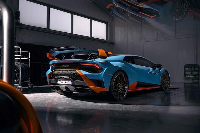 Lamborghini Huracán STO 2021