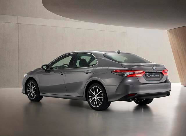 Zum neuen Jahr bekommt der Camry unter anderem optisch geänderte 17- und 18-Zoll-Leichtmetallfelgen