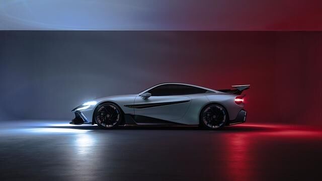 Man muss schon genau hinschauen, um den BMW 8er zu erkennen, der unter der dynamisch Haut des Naran steckt