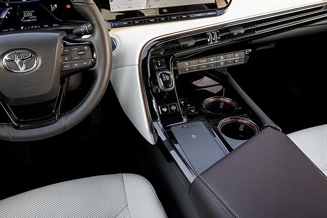 Toyota Mirai II