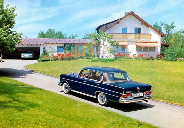 Amerikanischen Chrom-Glamour kombiniert mit schwäbischer Ingenieurskunst zeigte dann die 1959 eingeführte S-Klasse 