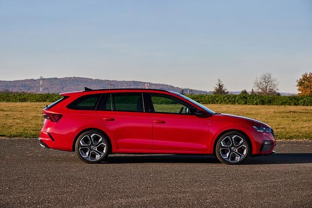 Der Skoda Octavia RS streckt sich auf eine Länge von 4,70 Metern