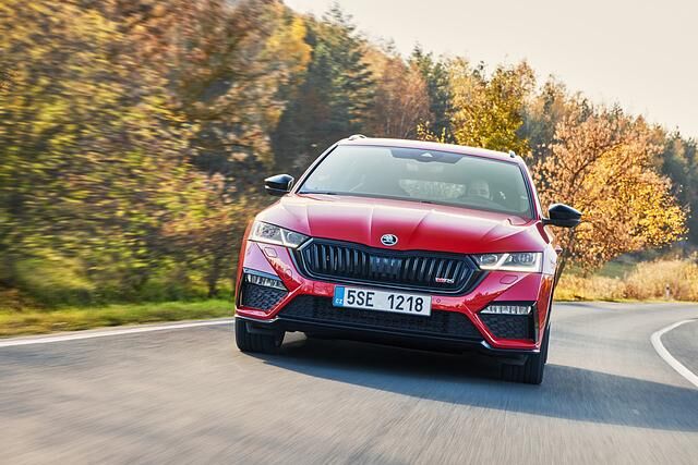 Wie auch schon aus früheren Octavia-RS-Modellen üblich: Prolligkeit gehört zum Glück nicht zu seinen Stärken