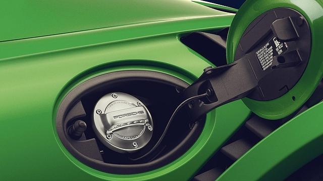 Mit eFuels will Porsche den Verbrennungsmotor grün machen