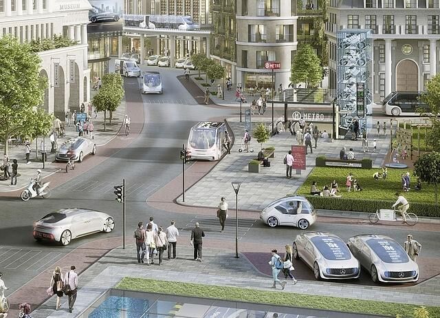 Nutzer ordern per Smartphone ein Car Sharing Auto oder ein Robotertaxi