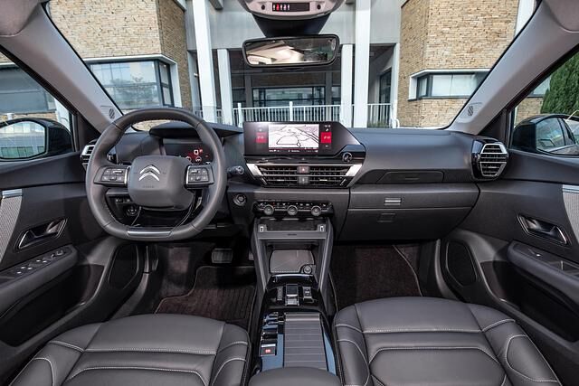 Das Cockpit wirkt aufgeräumt