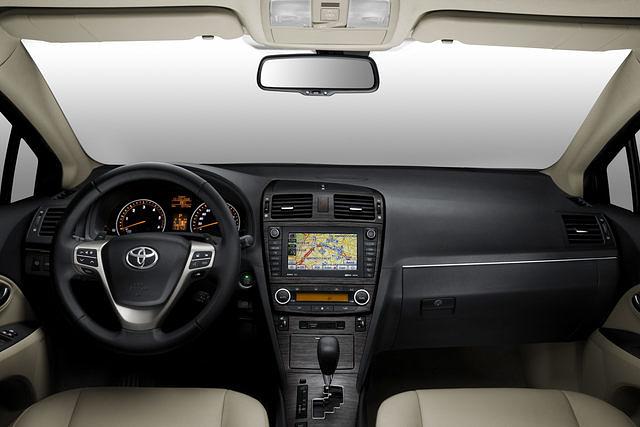 Zum Vergleich: Hier der Innenraum der früheren Varianten des Toyota Avensis 