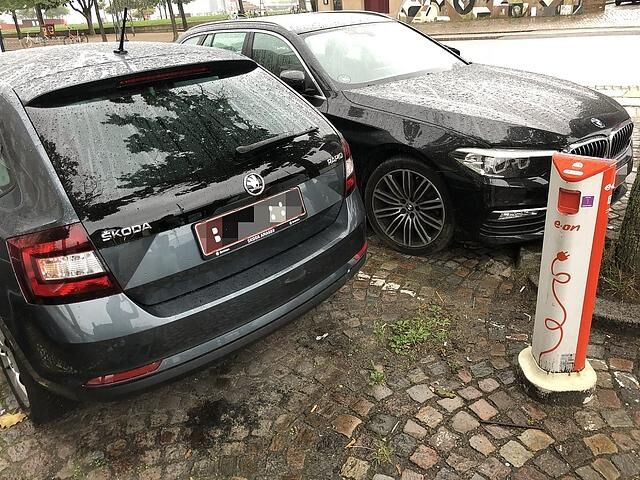 Ärgernis: eine zugeparkte Ladesäule