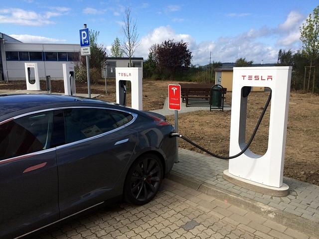Tesla Supercharger an deutschen Autobahnen