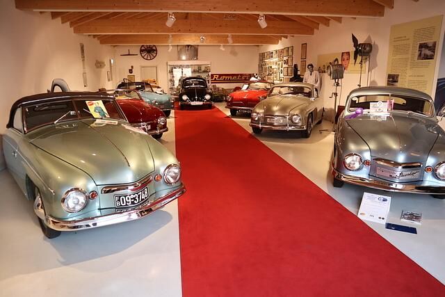 Das war Liebe auf den ersten Blick: Trautmann und Rometsch-Design (v.l. der älteste erhaltene Rometsch 1951, daneben rechts, das einzige erhaltene frühe Rometsch Coupé 1951)
