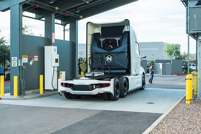 Der amerikanische Wasserstoff Lkw Spezialist Nikola Motor will gemeinsam mit Bosch eine Brennstoffzellen Zugmaschine herausbringen, die eine große Reichweite hat