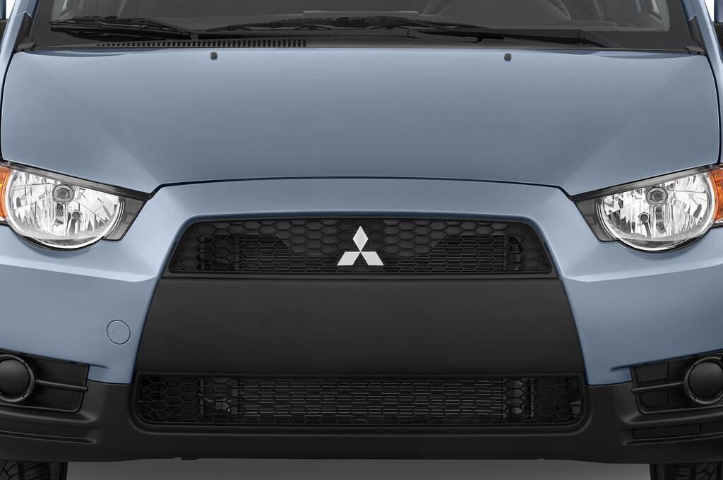 Mitsubishi Colt (Baujahr 2010) - 3 Türen Kühlergrill und Scheinwerfer