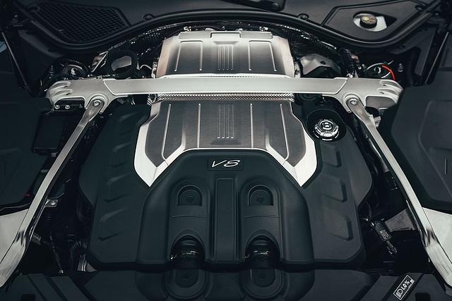 Der V8-Motor leistet 404 kW / 550 PS - mehr als genug