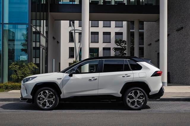 Mit 4,60 Meter Länge ist aus dem einst kleinen RAV4 eine stattliche Erscheinung geworden