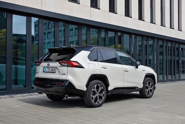 Von außen kann man dem RAV4 Plug-in-Hybrid seine elektrische Seele kaum ansehen 