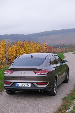 Der Fastback ist preislich höher positioniert als die Limousine mit Steilheck