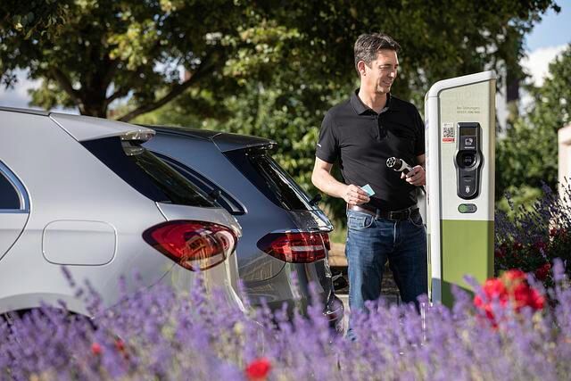 Die „me Eco Coach“-App fordert zum regelmäßigem Laden auf