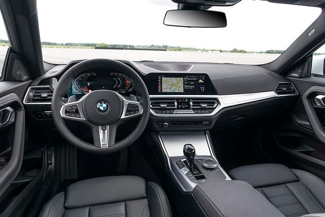 Das Cockpit orientiert sich am Einser