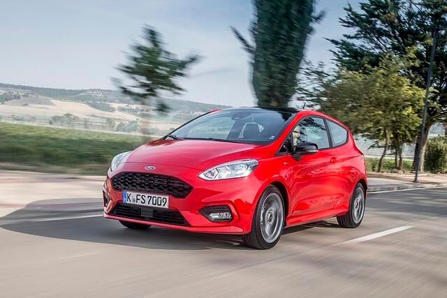 Der Ford Fiesta komplettiert die Liste der kultigen Drei. Seit Ende 2016 fährt die achte Generation als Drei- und Fünftürer gegen Polo und Corsa 