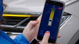 VW Touareg   - Einparken per Fernbedienung 