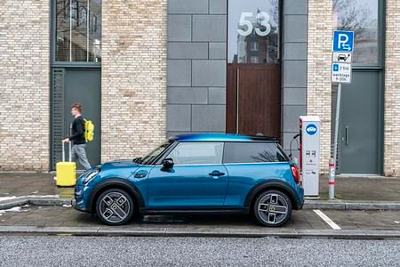Mini Cooper SE Electric Collection - Editionsmodell mit besonderem Dach