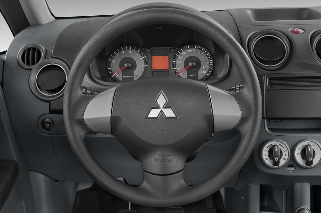 Mitsubishi Colt (Baujahr 2010) - 5 Türen Lenkrad